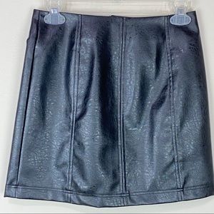 Neuman Marcus Faux leather mini skirt size small